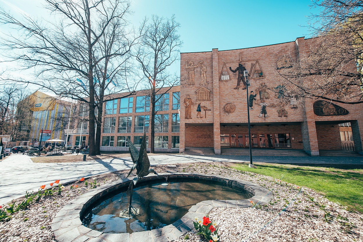 restaurant-toolo_aalto-university-toolo_facade-and-main-entrance_low.jpg