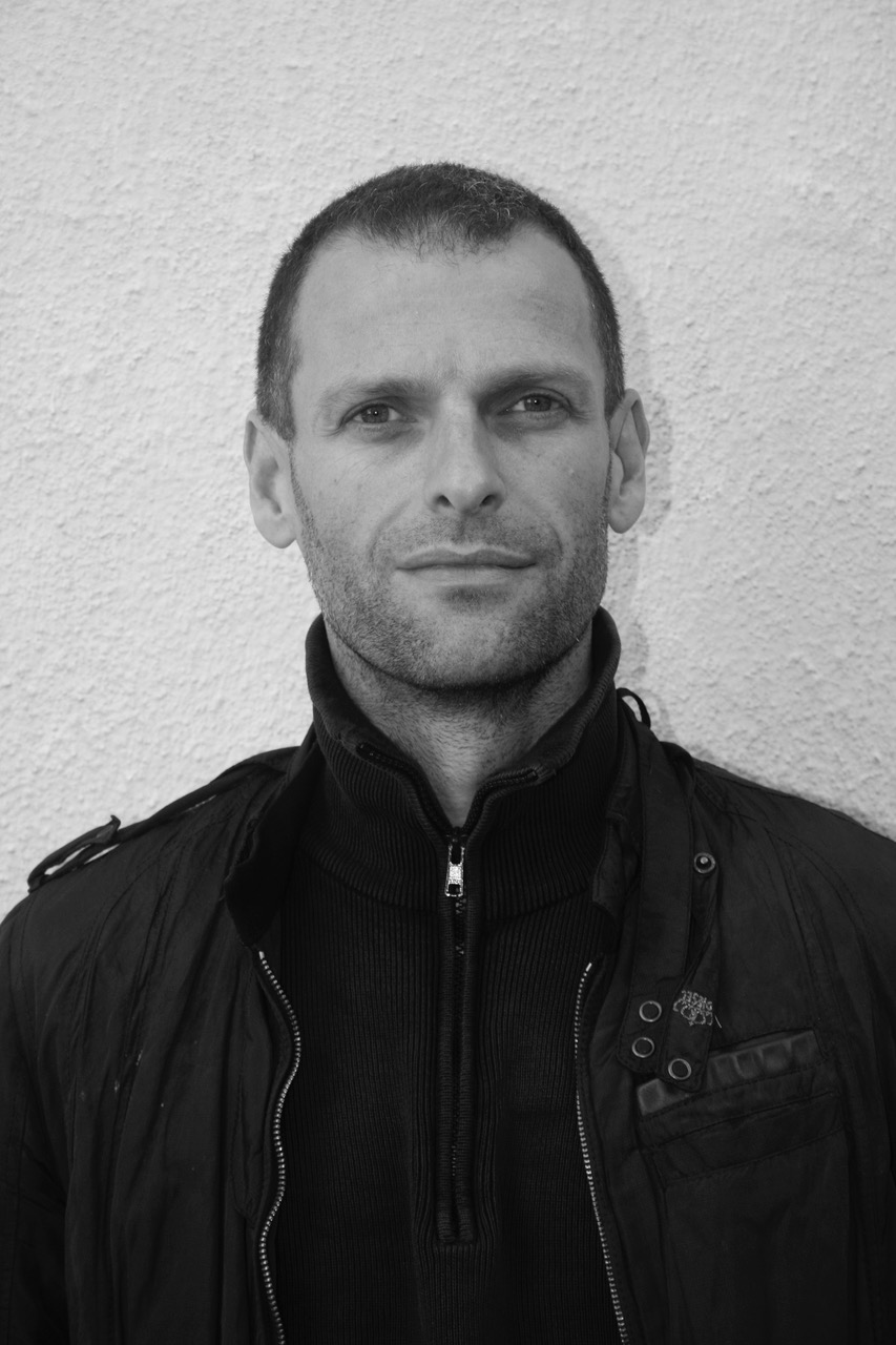 bild_daniel_ahlbert.jpeg (196 KB)